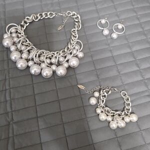 Plunder Silver Necklace with White Pearls